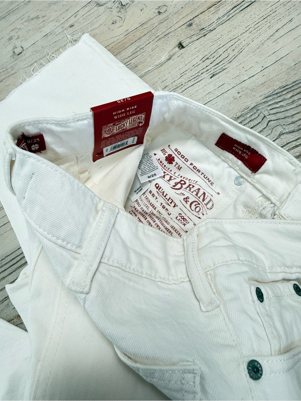 Lucky Brand Legend white High Rise Crop Jeans
New With Tags size 25 - Picture 12 of 13